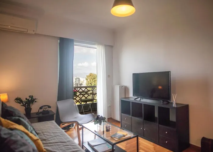 Urban Apartment In The Heart Of Athens